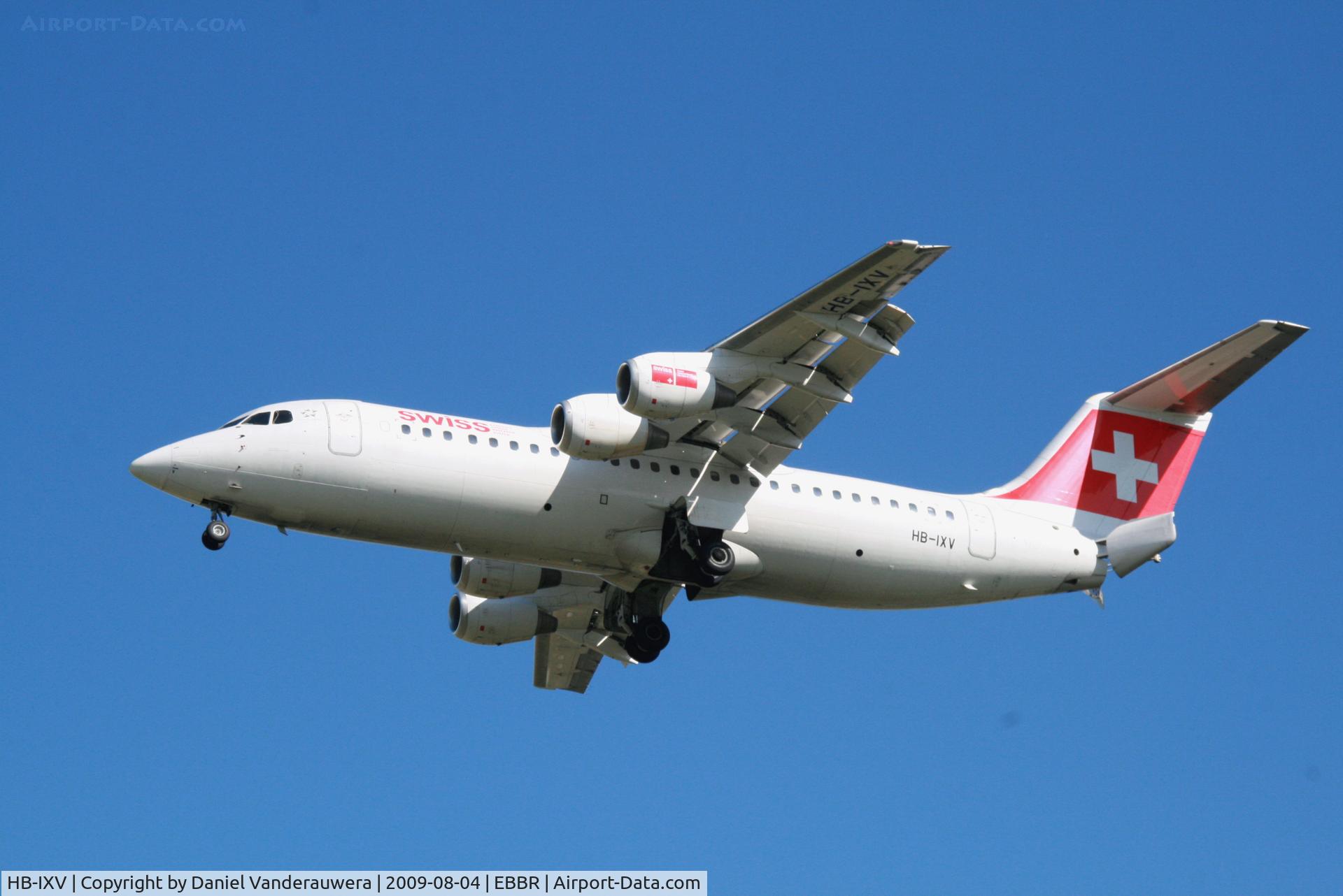 HB-IXV, 1995 British Aerospace Avro 146-RJ100 C/N E3274, flight LX778 is descending to rwy 25R