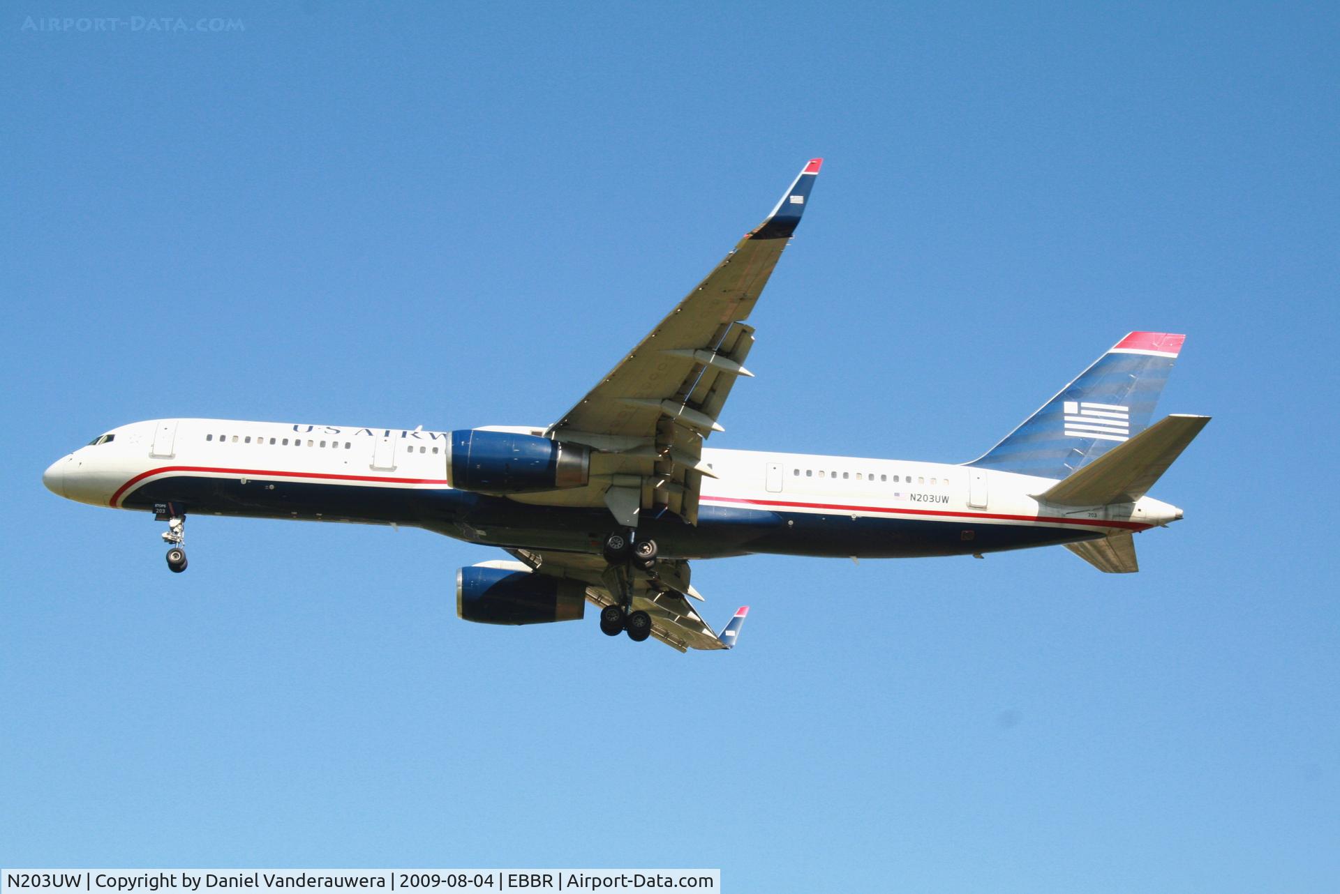 N203UW, 2000 Boeing 757-23N C/N 30548, arrival of flight US750 to rwy 25R