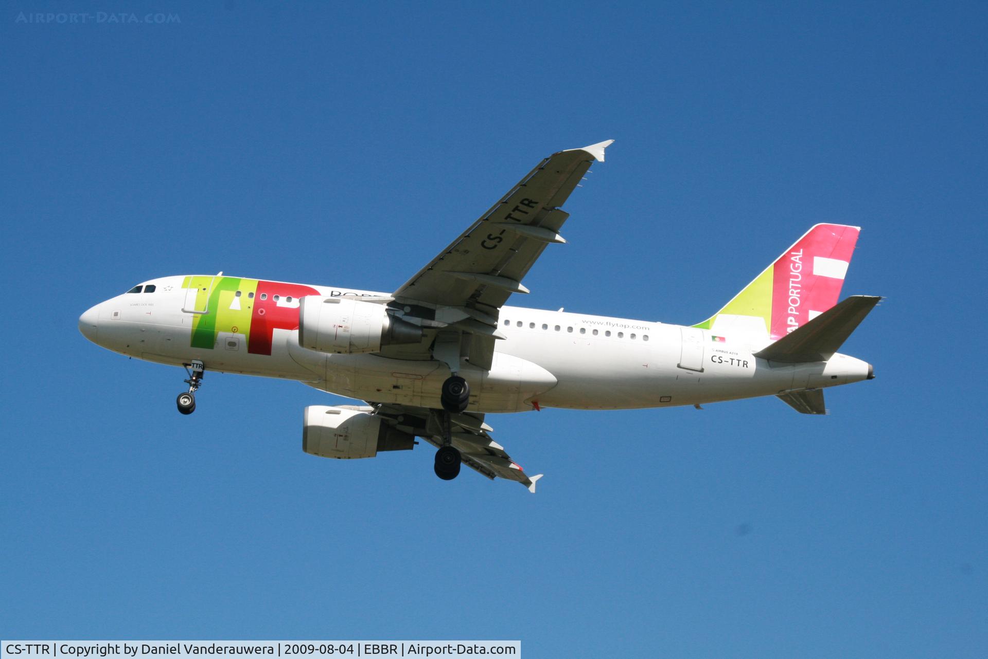CS-TTR, 2002 Airbus A319-112 C/N 1756, flight TP604 is descending to rwy 25R