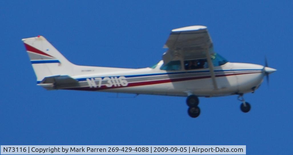 N73116, 1976 Cessna 172M C/N 17267272, Photo fly over new fountain in Saint Joseph, MI