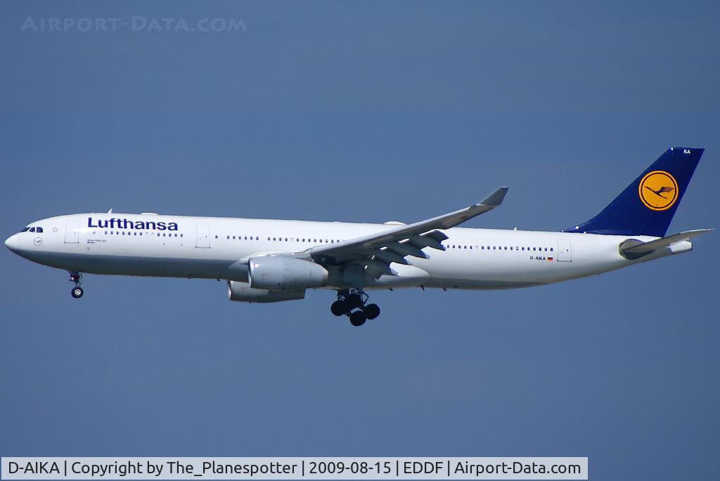 D-AIKA, 2004 Airbus A330-343X C/N 570, New Long Haul Backbone for Lfthansa since the Boeing 747-200 left the Fleet long time ago.