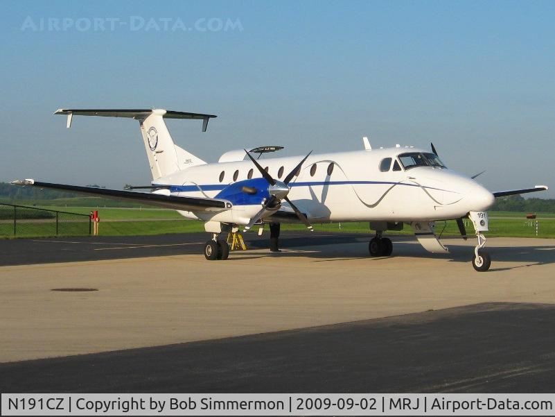 N191CZ, 1986 Beech 1900C C/N UB-59, Unloading UPS freight on the ramp at Mineral Point, Wisconsin.
