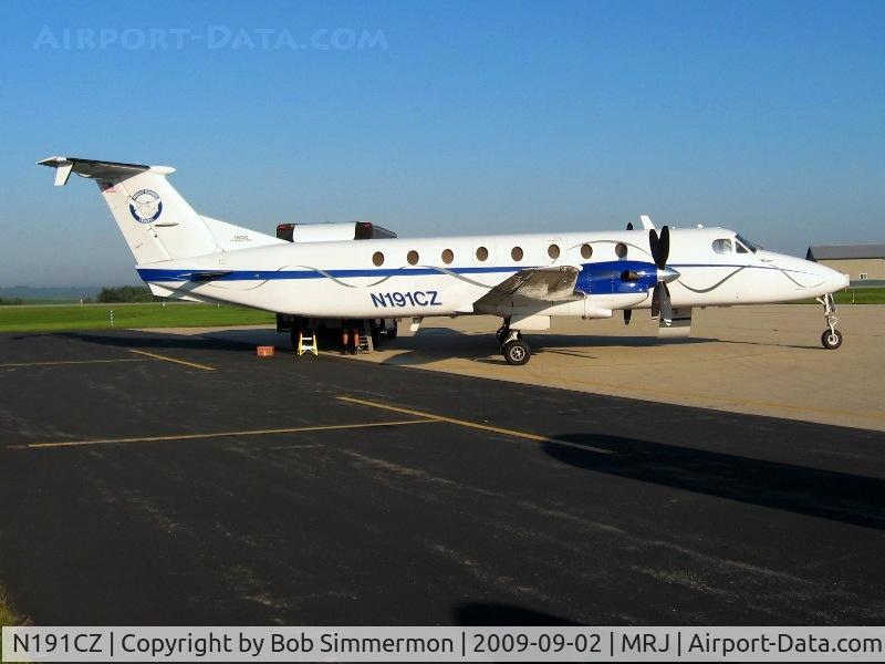 N191CZ, 1986 Beech 1900C C/N UB-59, Unloading UPS freight on the ramp at Mineral Point, Wisconsin.