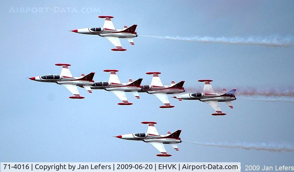 71-4016, 1971 Northrop (Canadair) NF-5B (CL-226) C/N 4016, Canadair NF-5B Turkish Stars