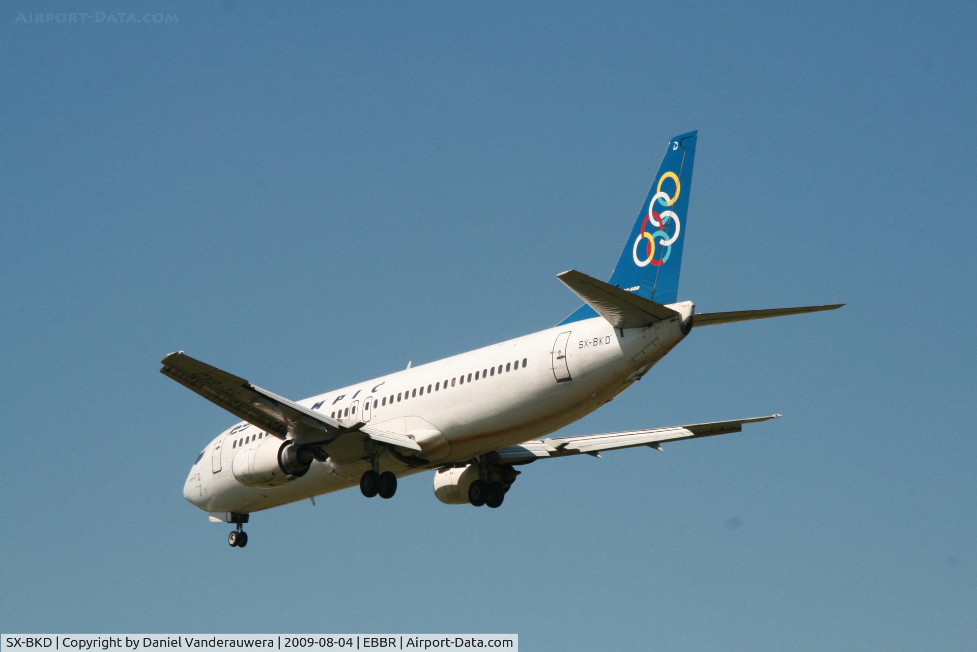 SX-BKD, 1991 Boeing 737-484 C/N 25362, flight OA145 is descending to rwy 25R