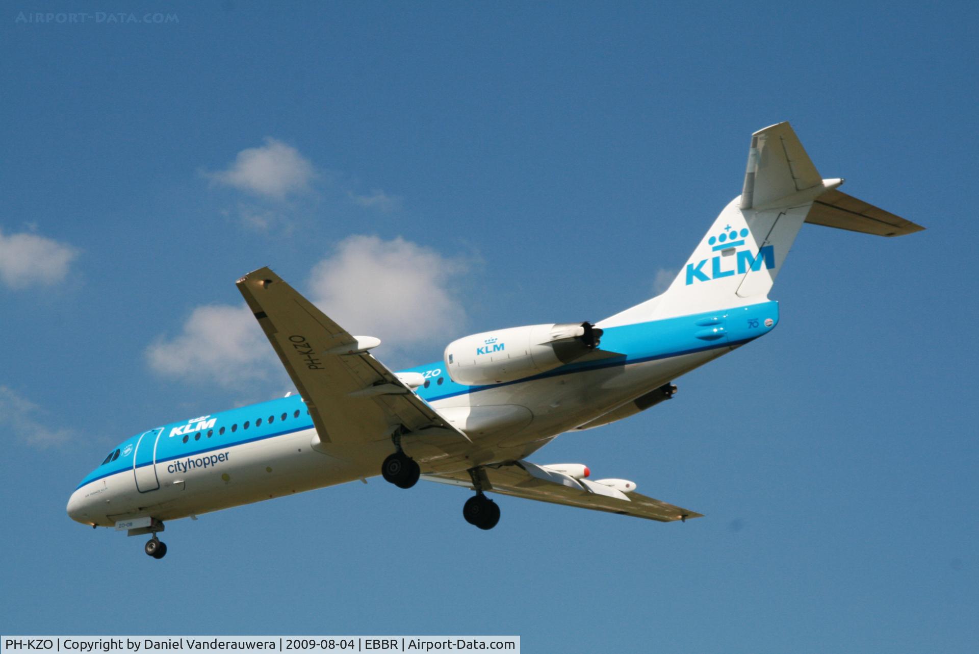 PH-KZO, 1995 Fokker 70 (F-28-0070) C/N 11538, flight KL1725 is descending to rwy 25R