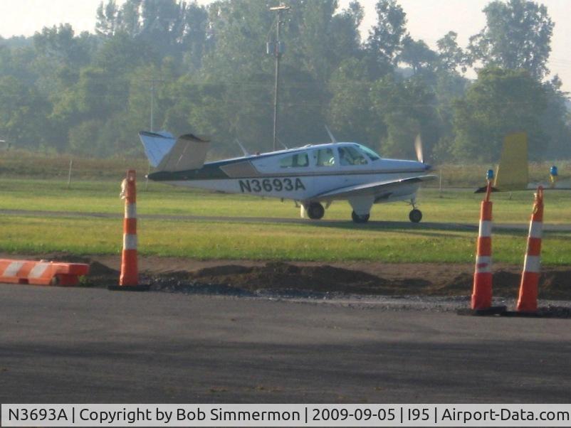 N3693A, 1964 Beech S35 Bonanza C/N D-7384, Departing Kenton, Ohio