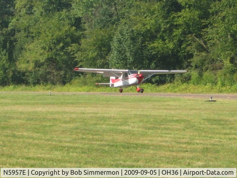 N5957E, 1959 Cessna 150 C/N 17457, Landing RWY 3 at Zanesville, Ohio