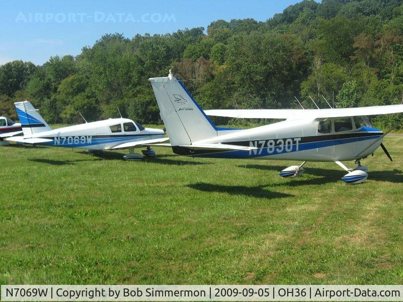 N7069W, 1962 Piper PA-28-180 C/N 28-818, Nearly matching paint - EAA fly-in breakfast at Zanesville, Ohio