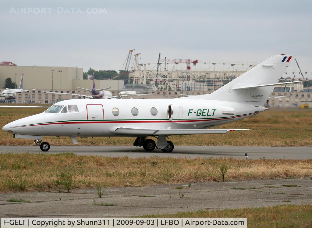F-GELT, 1987 Dassault Falcon 100 C/N 211, Taxxing holding point rwy 32R for departure...