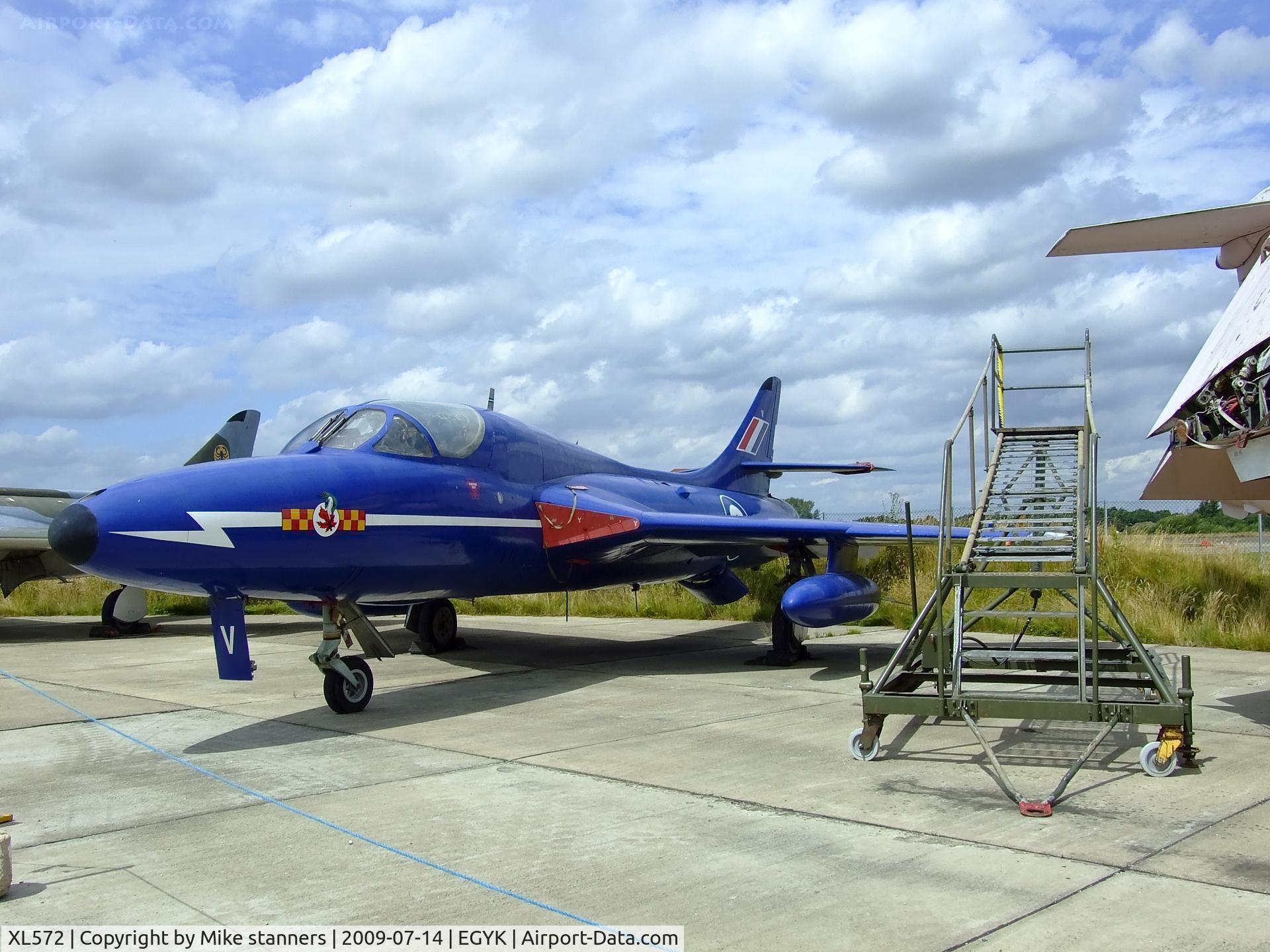 XL572, Hawker Hunter T.7 C/N HABL-003311, Hunter XL571/V,Really XL572,In 92sqn markings