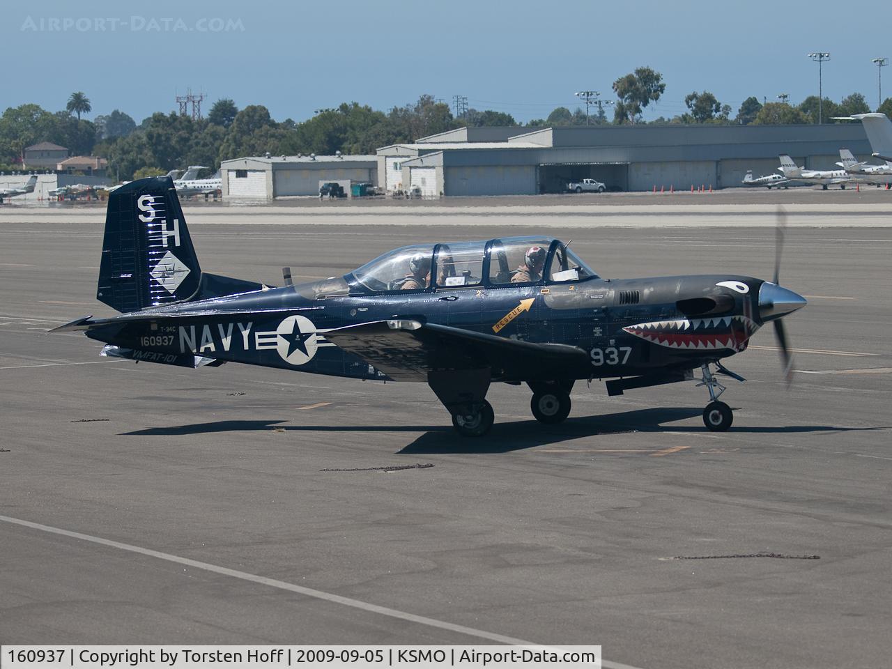 160937, Beech T-34C Turbo Mentor C/N GL-123, 160937 preparing for departure