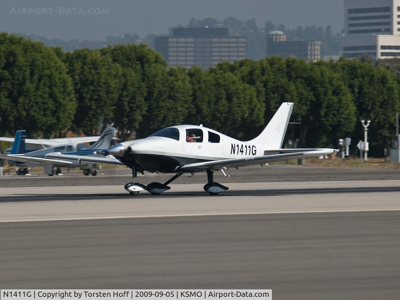 N1411G, 2007 Columbia Aircraft Mfg LC42-550FG C/N 42556, N1411G departing from RWY 21