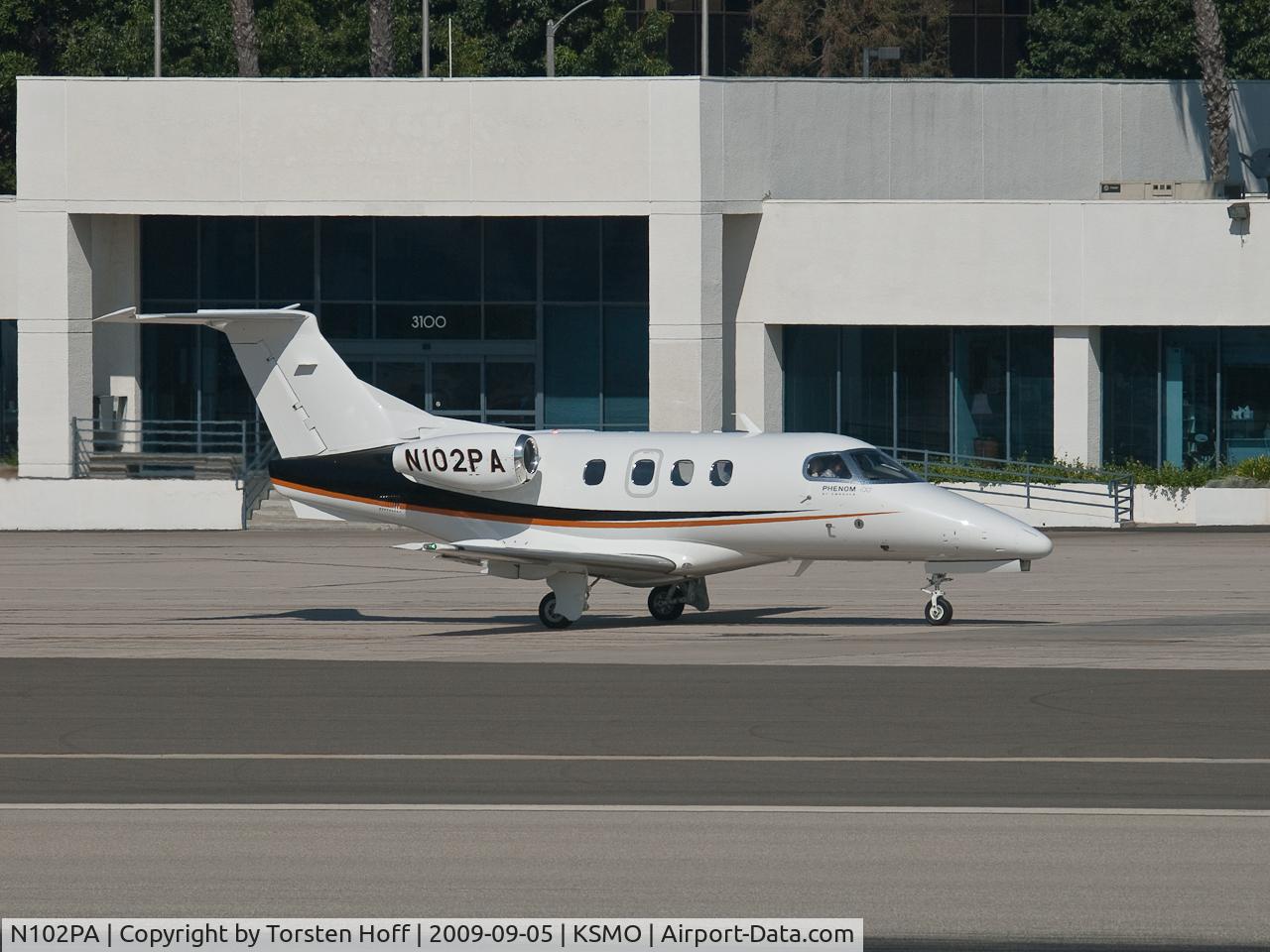 N102PA, 2009 Embraer EMB-500 Phenom 100 C/N 50000030, N102PA taxiing