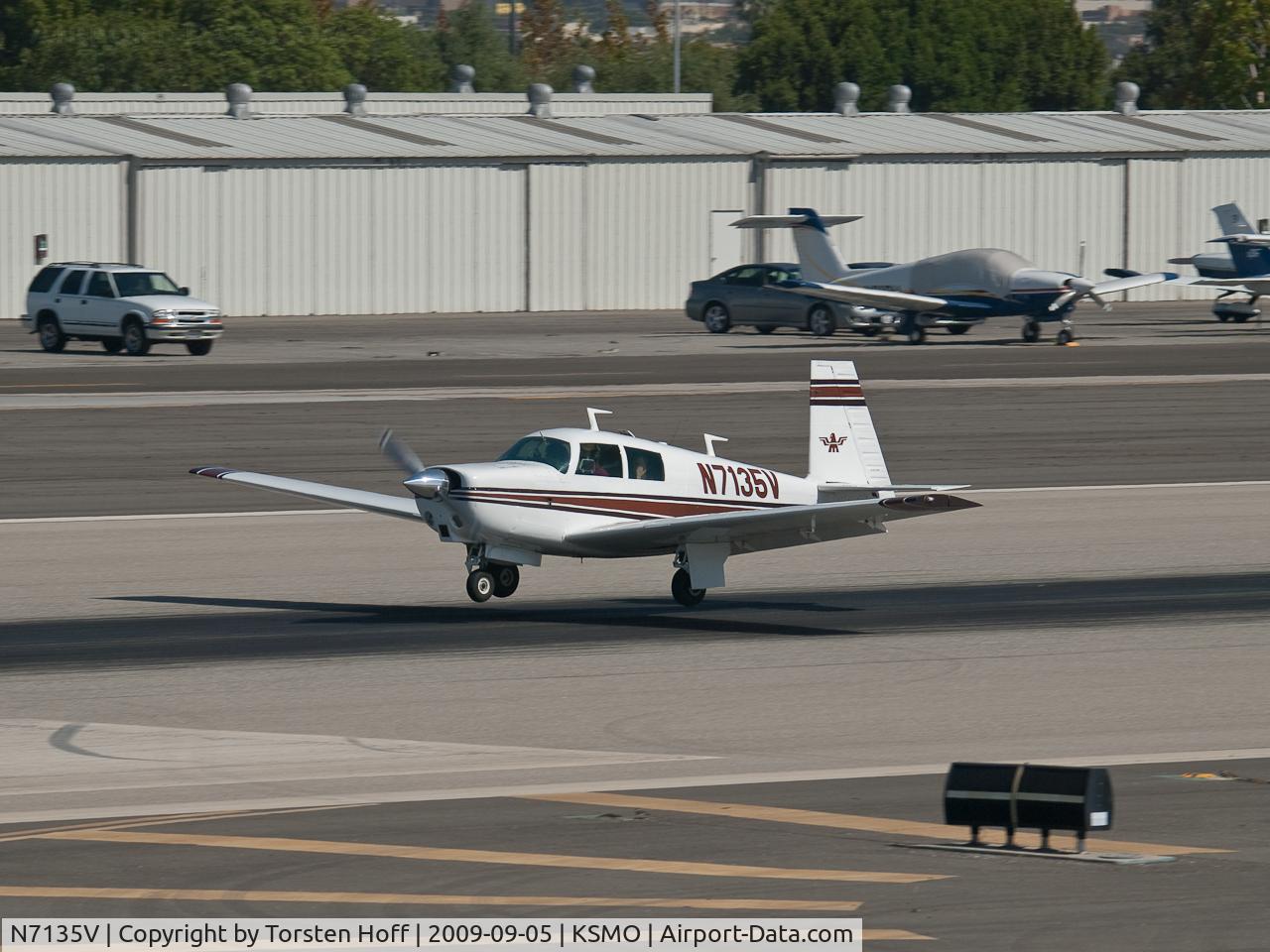 N7135V, 1974 Mooney M20C Ranger C/N 20-0036, N7135V arriving on RWY 21