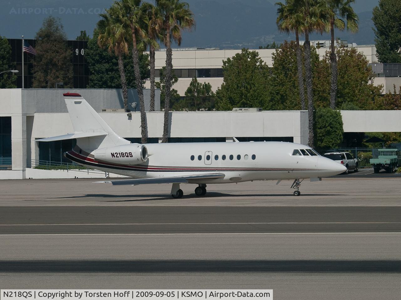 N218QS, 2000 Dassault Falcon 2000 C/N 118, N218QS taxiing