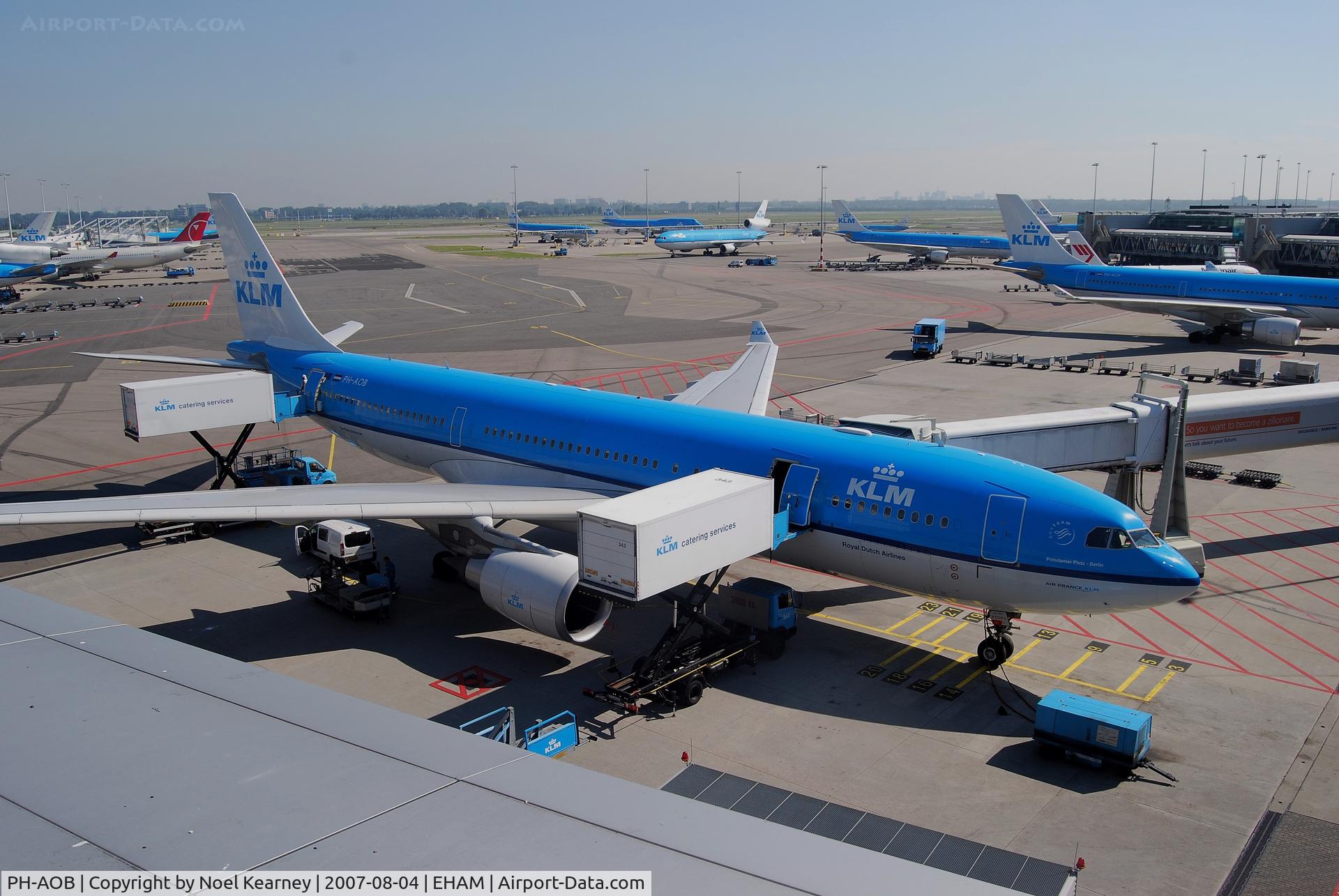 PH-AOB, 2005 Airbus A330-203 C/N 686, From viewing terrace
