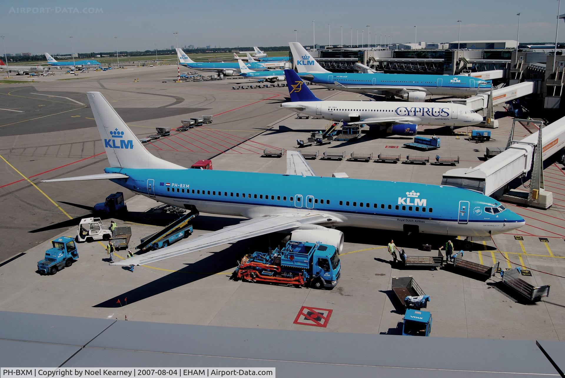 PH-BXM, 2000 Boeing 737-8K2 C/N 30355, From viewing terrace