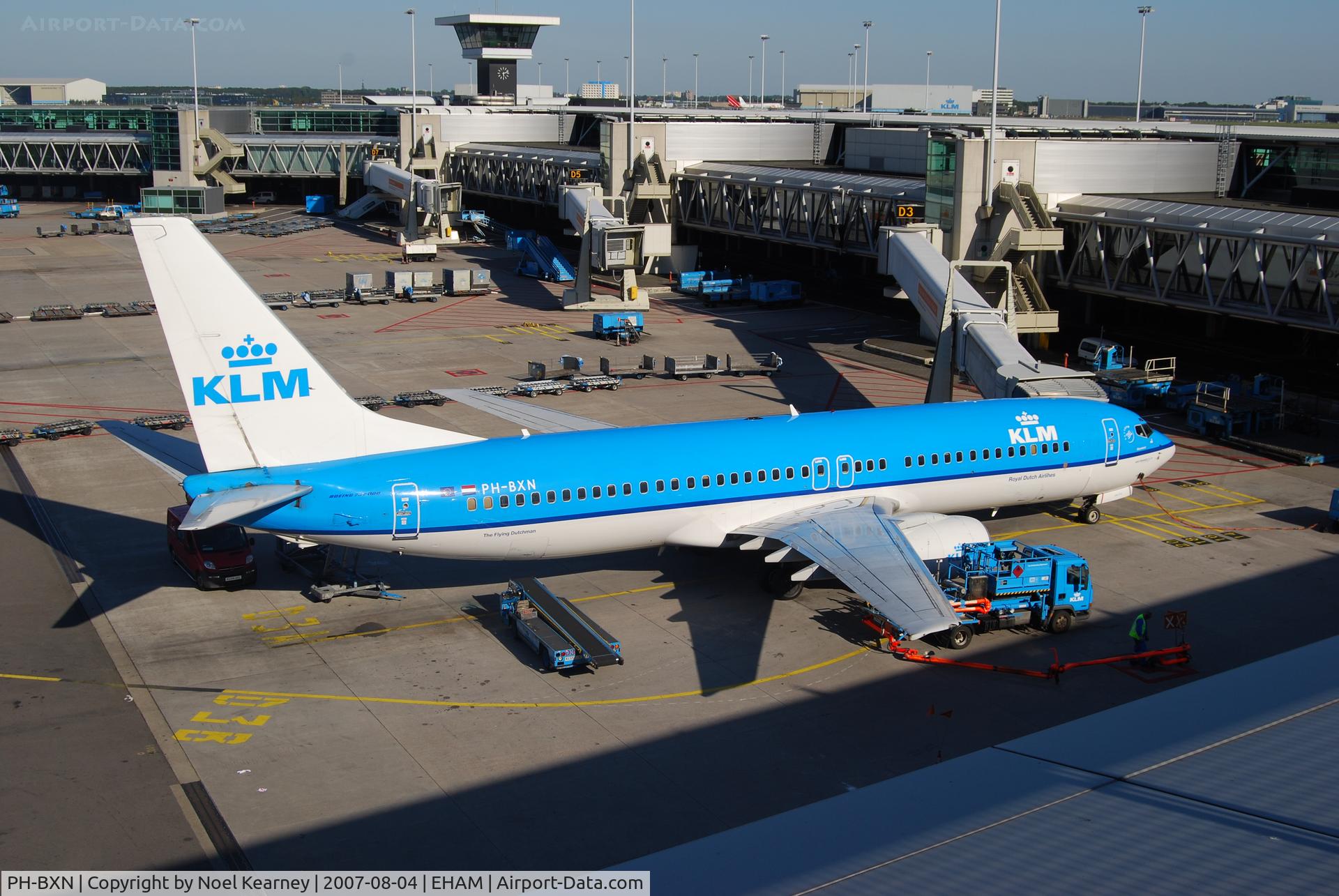 PH-BXN, 2000 Boeing 737-8K2 C/N 30356, From viewing terrace