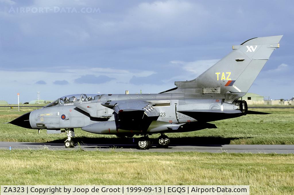 ZA323, 1979 Panavia Tornado GR.1(T) C/N 011/BT003/3005, After the TTTE was disbanded 15[R] Sq saw a great influx of Tornadoes. As there were more than 25 aircraft on strength the 3 letter codes were introduced.
