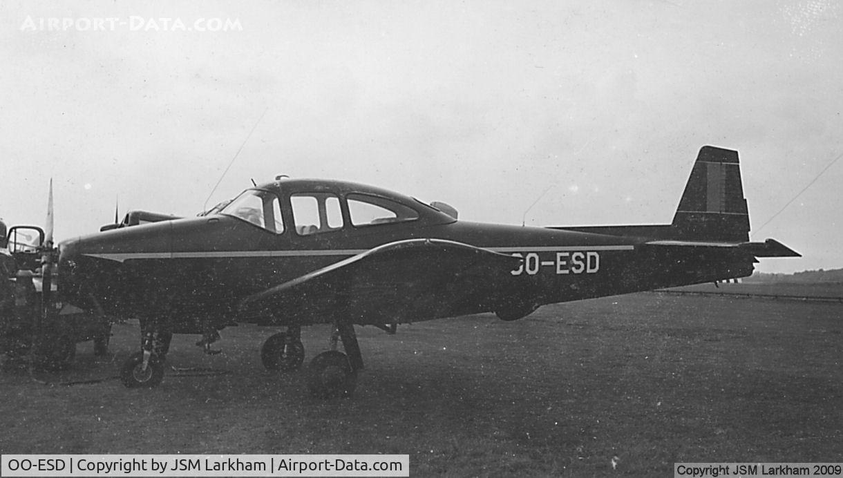OO-ESD, 1948 Ryan Navion A C/N NAV-4-1252, Parked