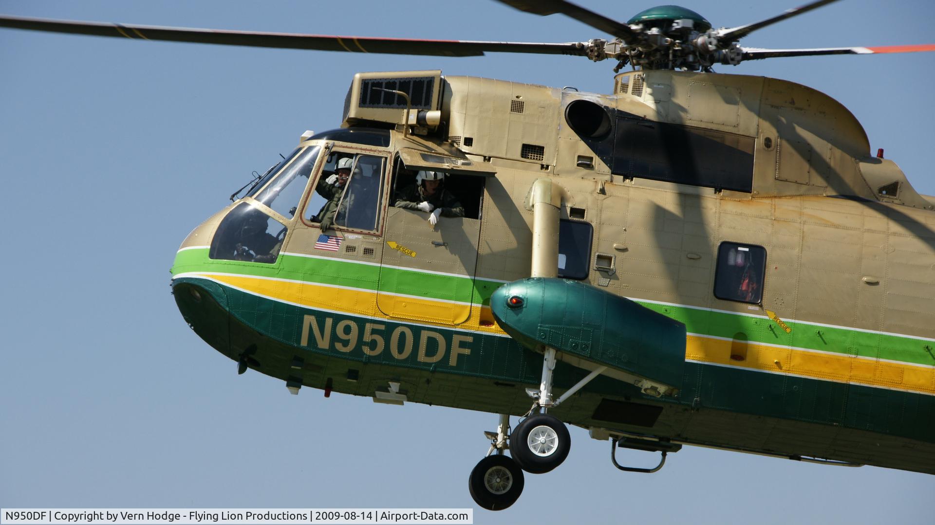 N950DF, Sikorsky SH-3H C/N 152702, Rescue 5 arrives to pick up patient