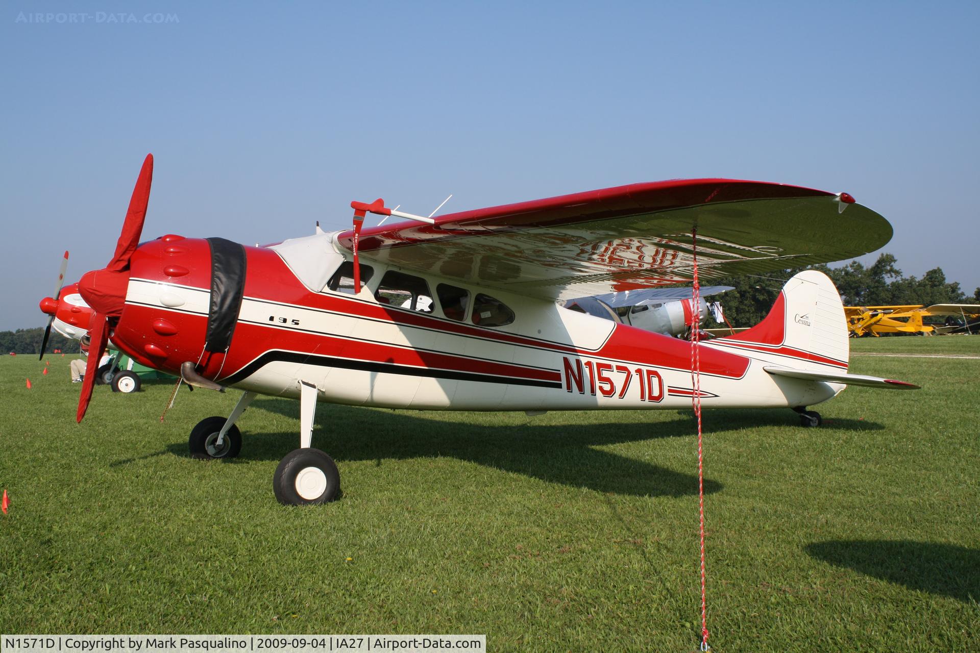 N1571D, 1952 Cessna 195A C/N 7793, Cessna 195A
