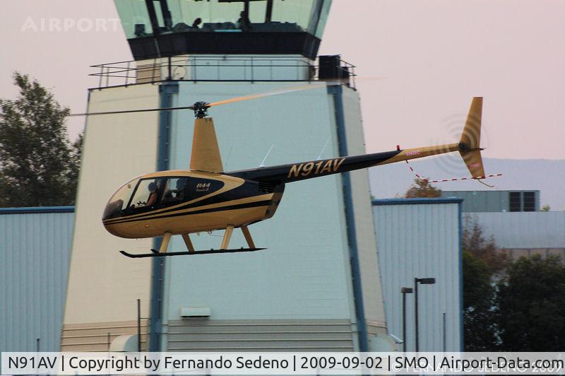 N91AV, 2006 Robinson R44 Raven II C/N 11392, Landing at SMO.