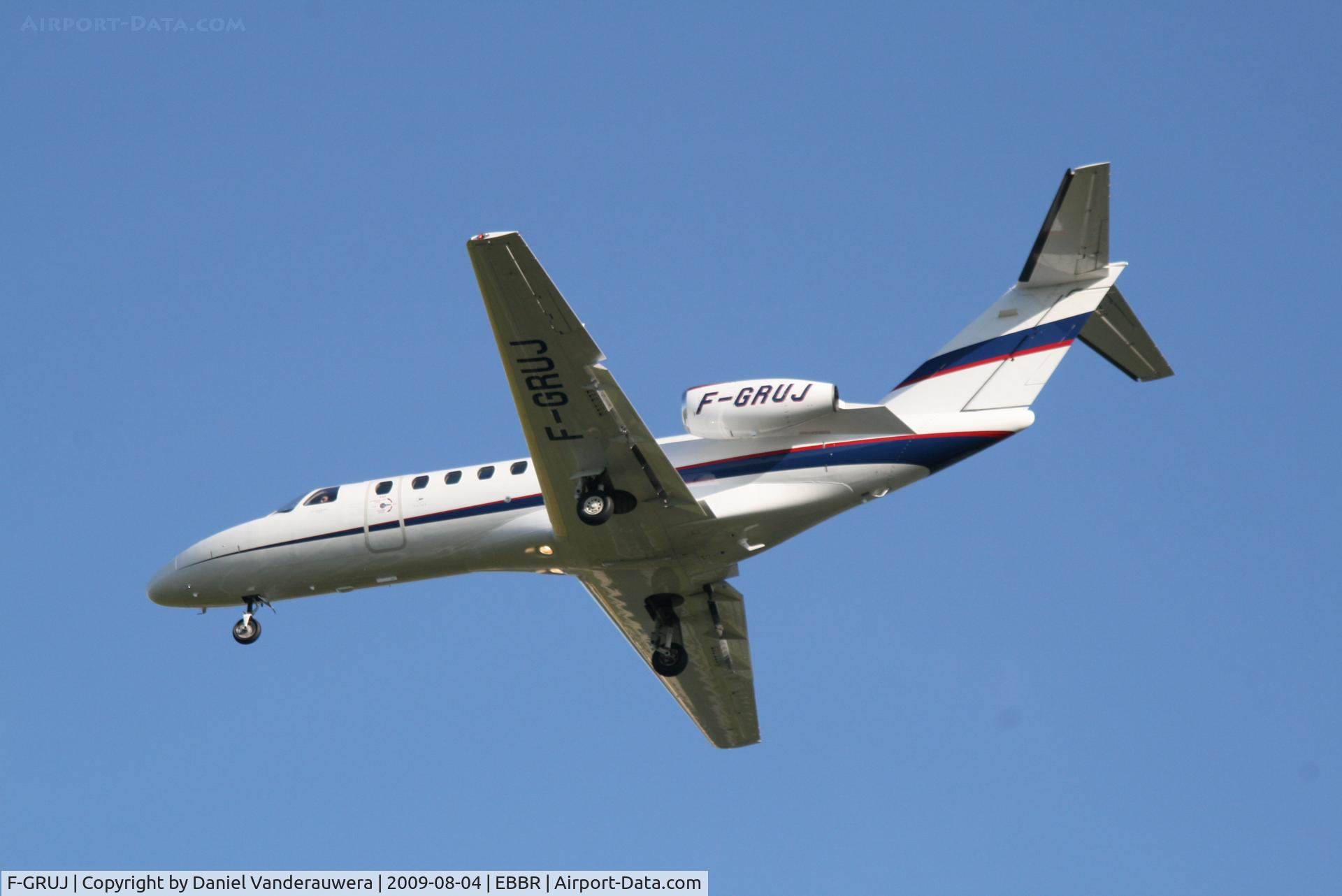 F-GRUJ, 2006 Cessna 525B CitationJet CJ3 C/N 525B-0117, descending to rwy 25R