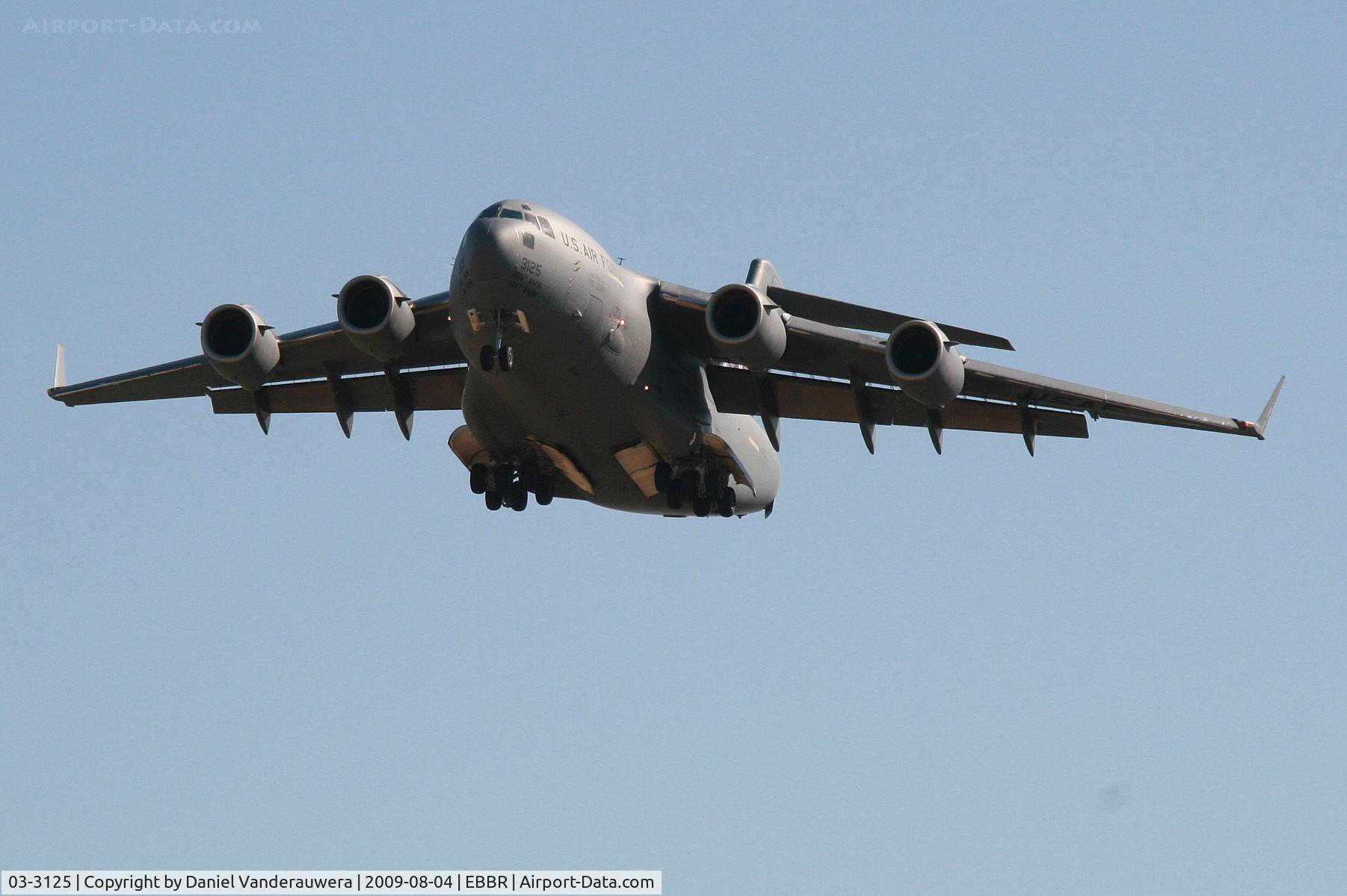 03-3125, 2003 Boeing C-17A Globemaster III C/N P-125, Approach to rwy 25R