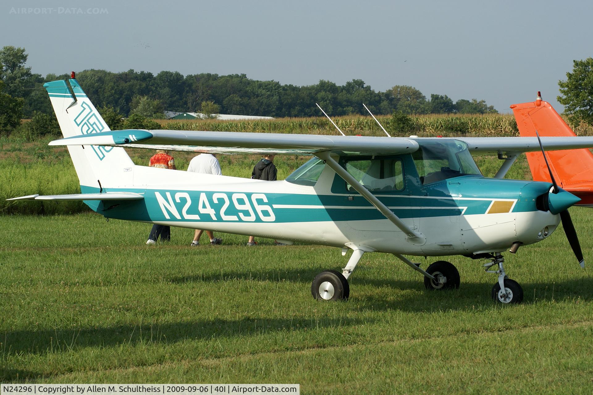 N24296, 1977 Cessna 152 C/N 15280201, 1977 C152