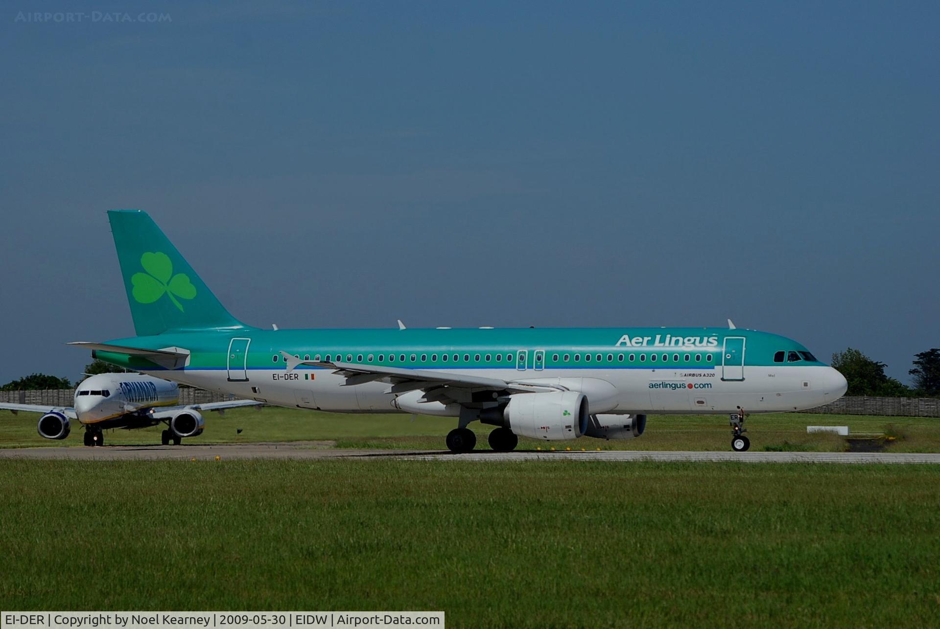 EI-DER, 2005 Airbus A320-214 C/N 2583, Lined up for departure Rwy 10