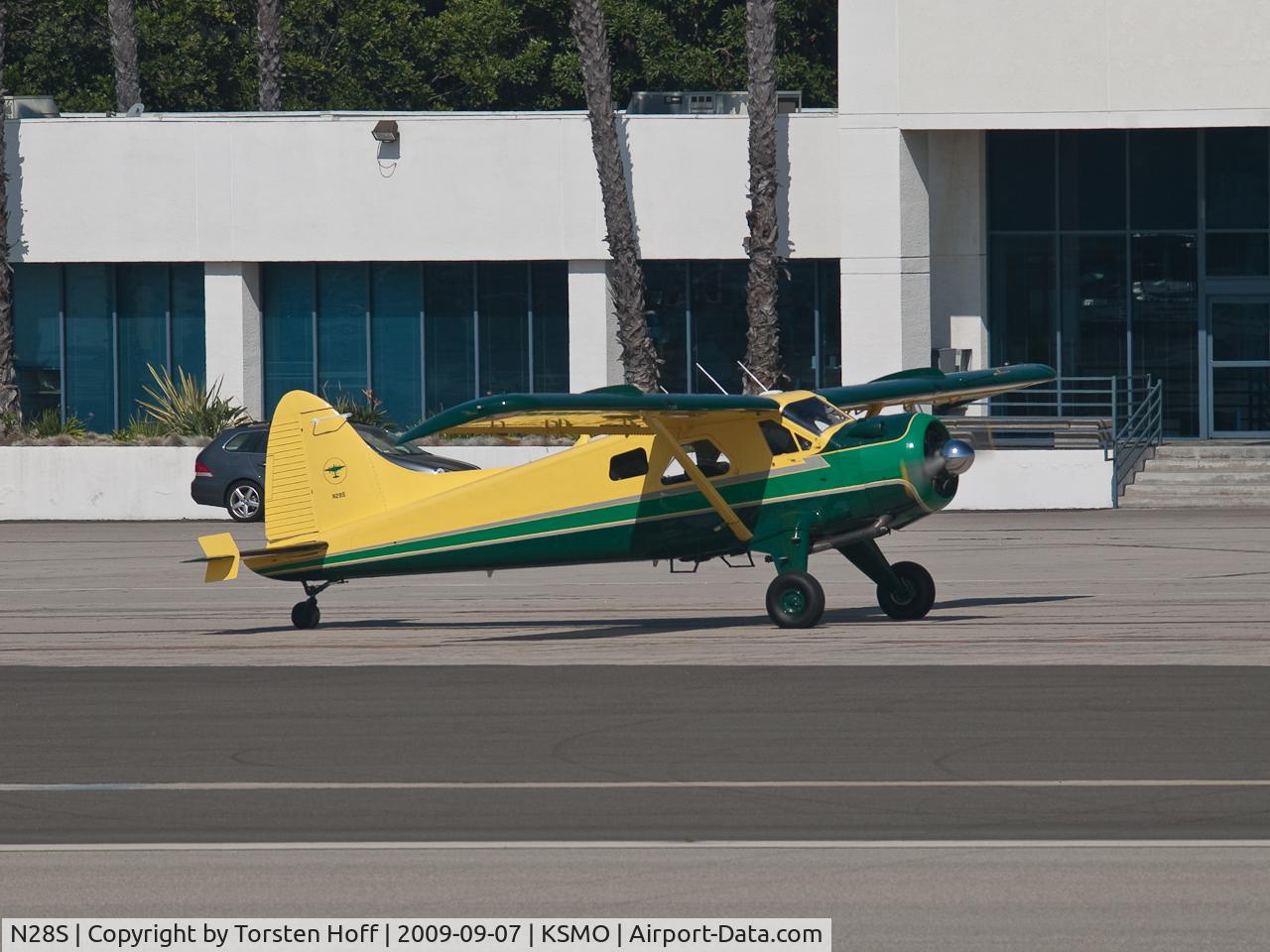 N28S, 1955 De Havilland Canada DHC-2 Beaver Mk.I (L20A) C/N 855, N28S taxiing