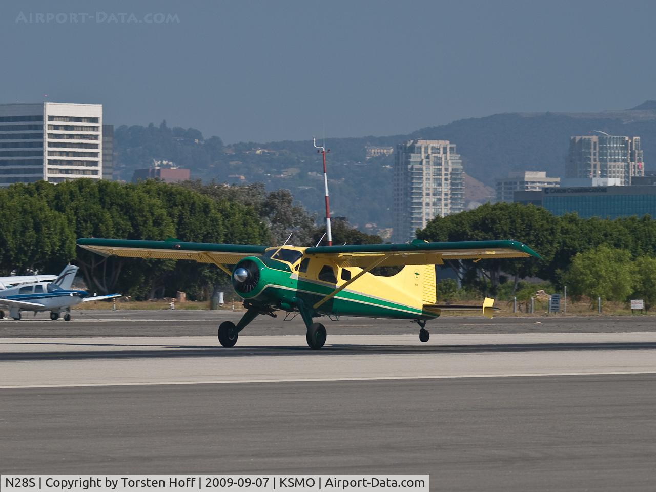 N28S, 1955 De Havilland Canada DHC-2 Beaver Mk.I (L20A) C/N 855, N28S departing from RWY 21
