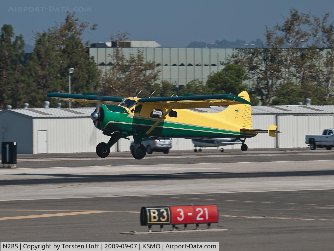 N28S, 1955 De Havilland Canada DHC-2 Beaver Mk.I (L20A) C/N 855, N28S departing from RWY 21