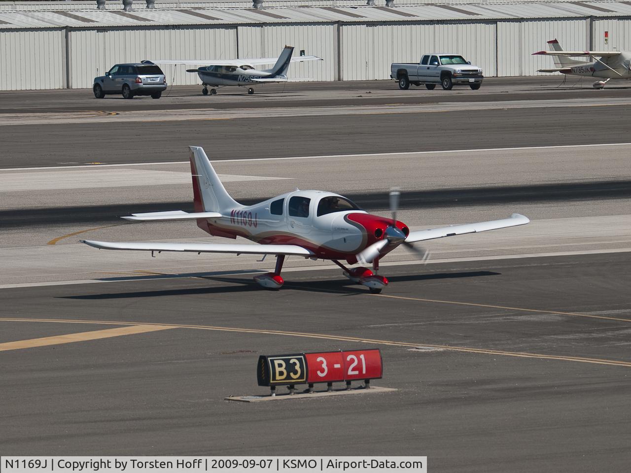 N1169J, 2007 Columbia Aircraft Mfg LC41-550FG C/N 41730, N1169J taxiing