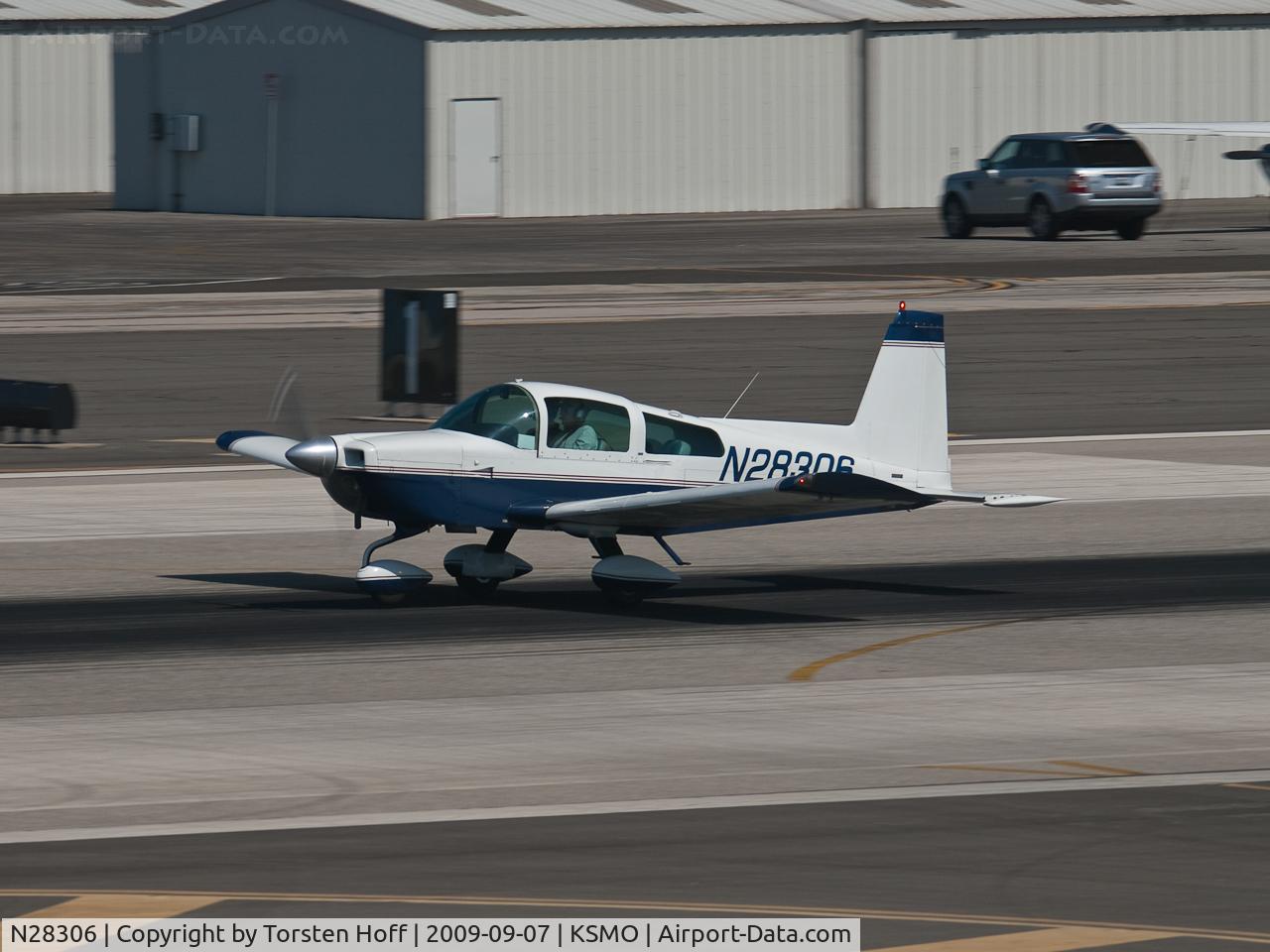 N28306, 1977 Grumman American AA-5B Tiger C/N AA5B0550, N28306 departing from RWY 21