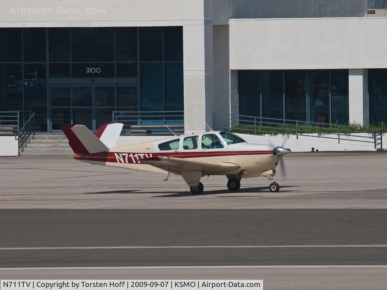 N711TV, 1965 Beech S35 Bonanza C/N D-7931, N711TV taxiing