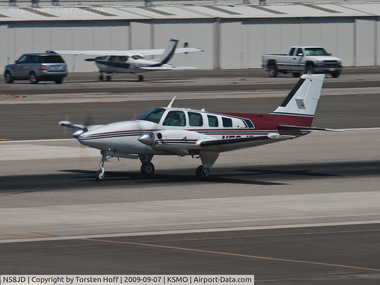 N58JD, 1977 Beech 58TC Baron C/N TK-19, N58JD departing from RWY 21
