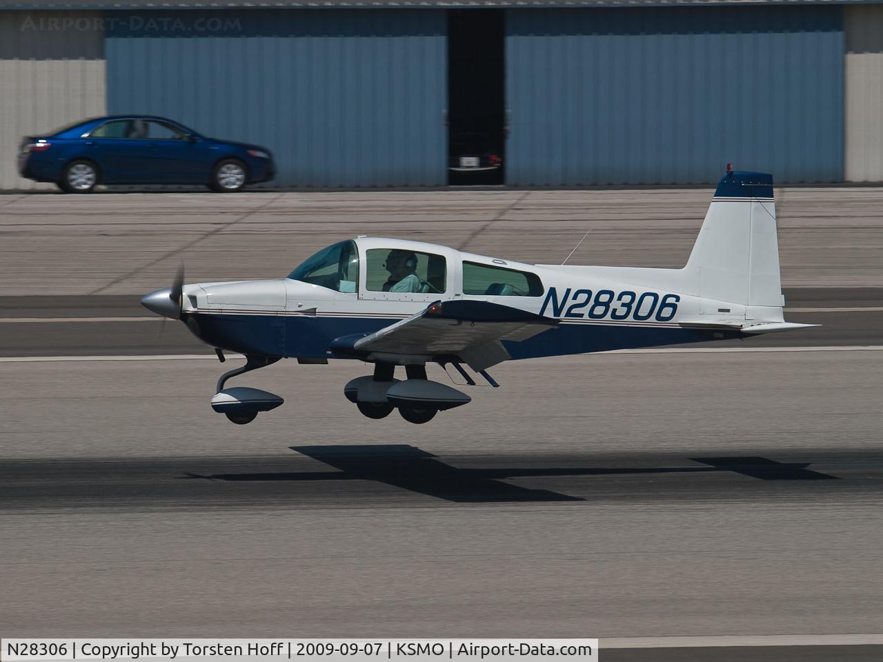 N28306, 1977 Grumman American AA-5B Tiger C/N AA5B0550, N28306 arriving on RWY 21