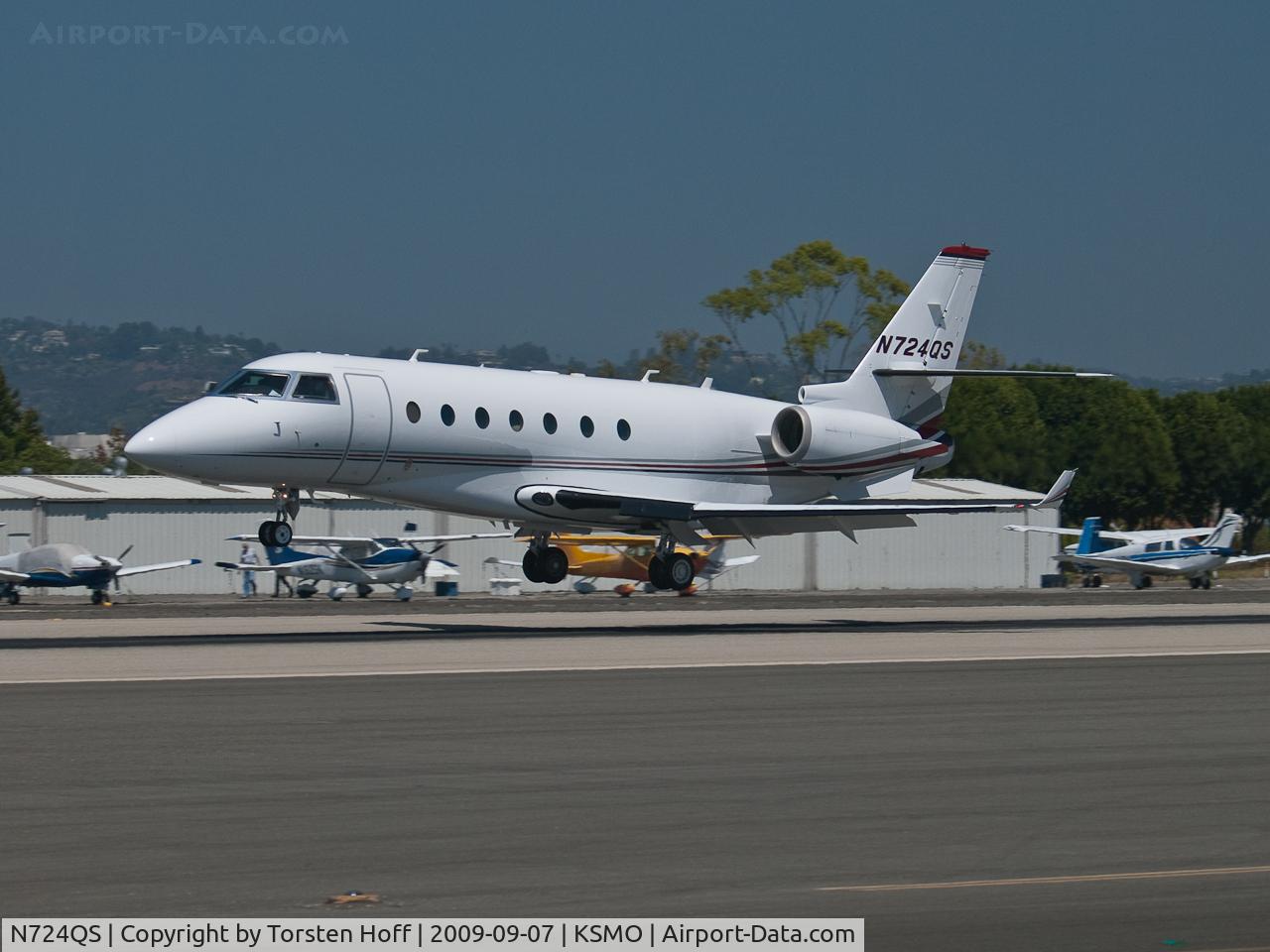N724QS, 2004 Israel Aircraft Industries Gulfstream 200 C/N 100, N724QS arriving on RWY 21