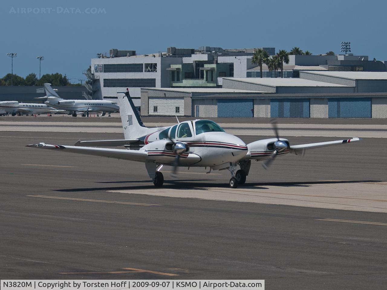 N3820M, 1981 Beech 95-B55 (T42A) Baron C/N TC-2372, N3820M taxiing