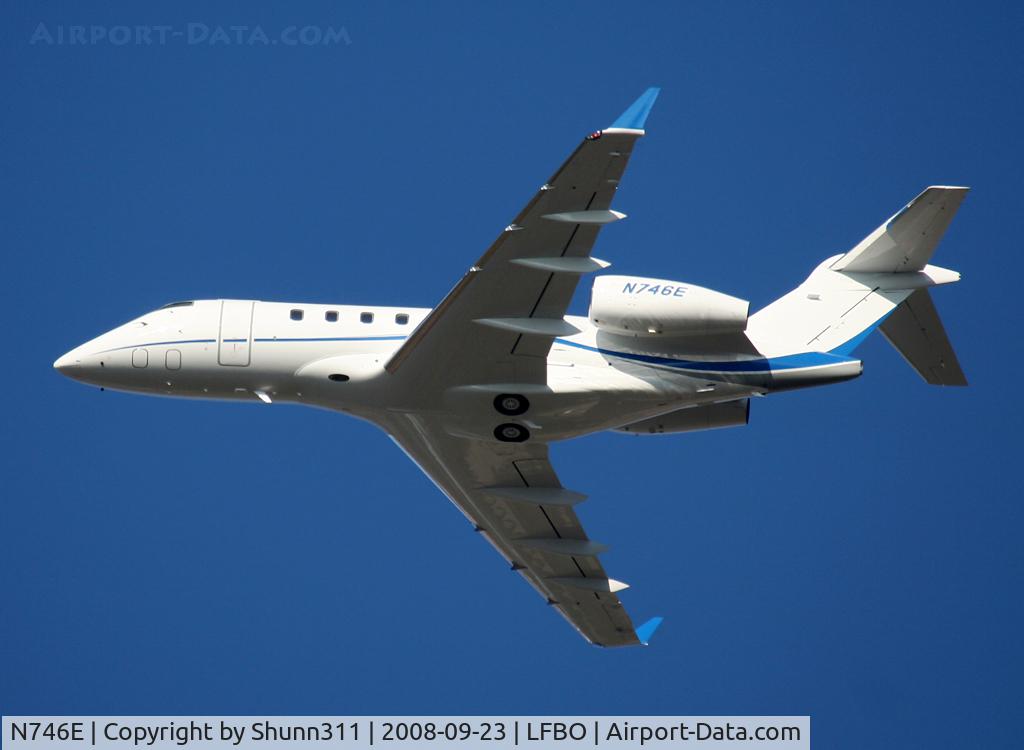 N746E, 2008 Bombardier Challenger 300 (BD-100-1A10) C/N 20207, On take off