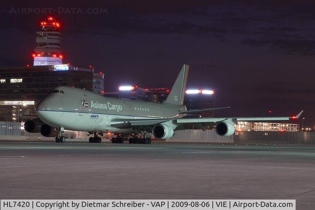 HL7420, 1995 Boeing 747-48EF (SCD) C/N 25783, Asiana Boeing 747-400