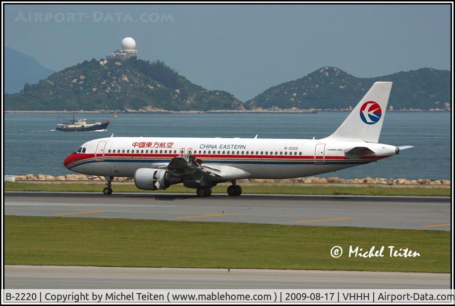 B-2220, 2001 Airbus A320-214 C/N 1542, China Eastern Airlines