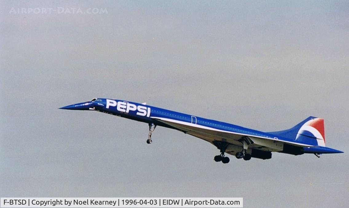 F-BTSD, 1978 Aerospatiale-BAC Concorde 101 C/N 13, On promotional world tour, landing Rwy 28 (Scanned image)