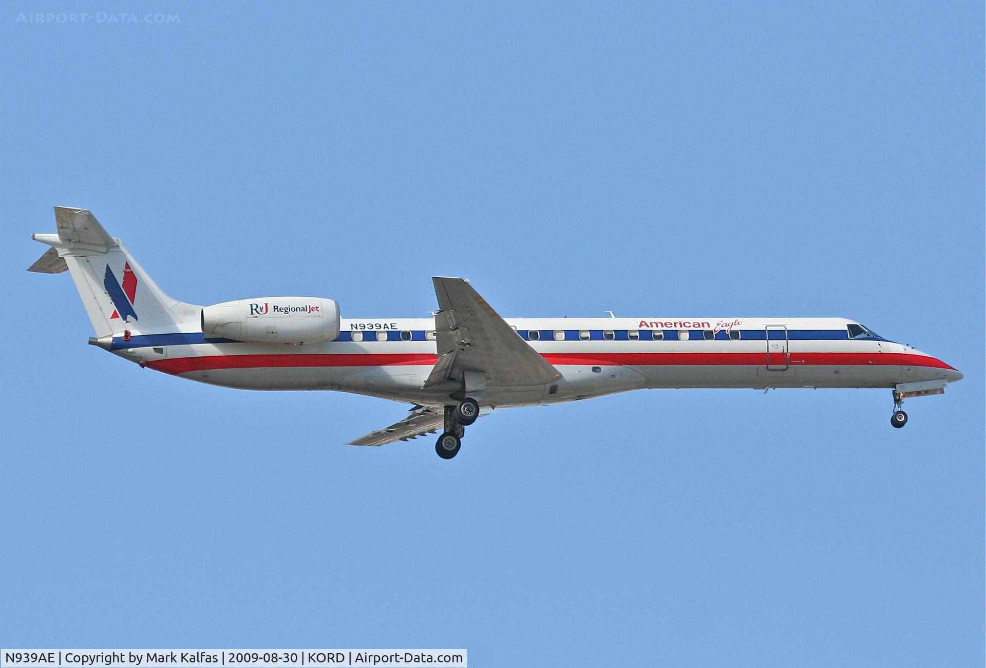 N939AE, 2005 Embraer ERJ-145LR (EMB-145LR) C/N 14500923, American Eagle EMB-145LR, N939AE on final RWY 10 KORD