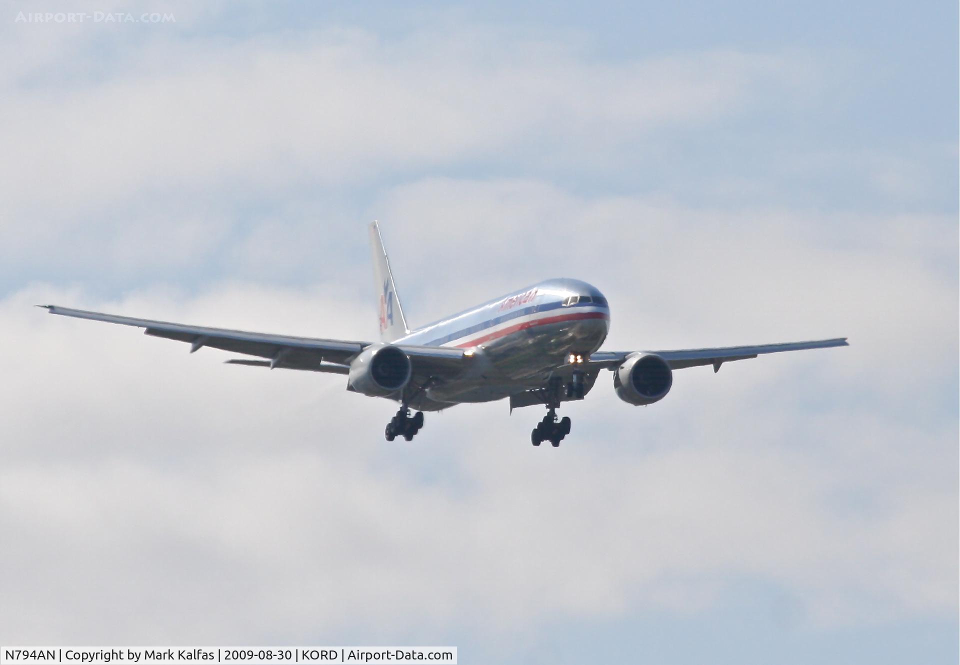 N794AN, 2000 Boeing 777-223 C/N 30256, American Airlines Boeing 777-223, N794AN on final RWY 10 KORD