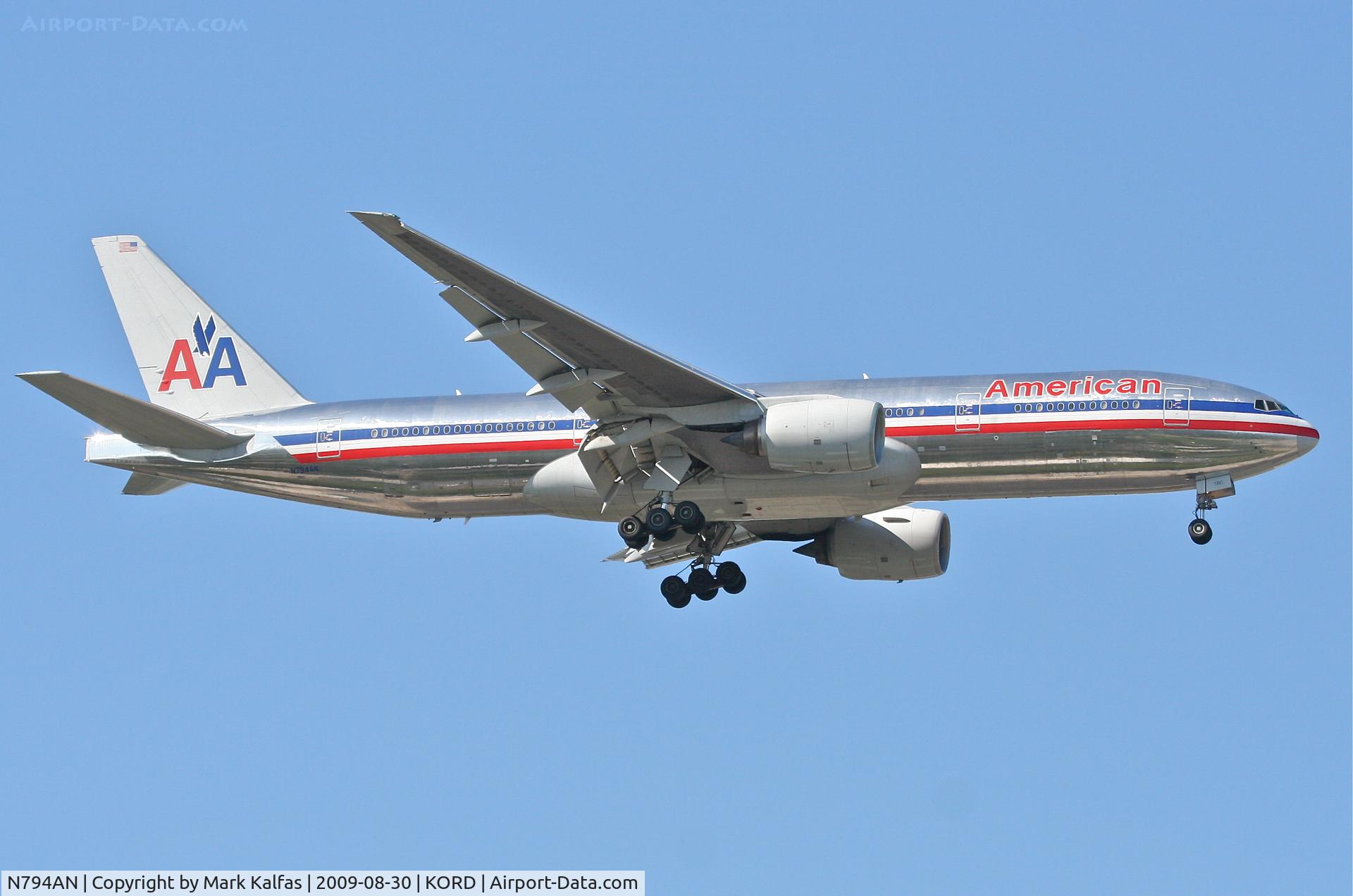 N794AN, 2000 Boeing 777-223 C/N 30256, American Airlines Boeing 777-223, N794AN on final RWY 10 KORD