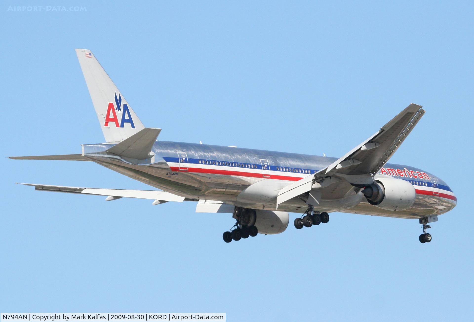 N794AN, 2000 Boeing 777-223 C/N 30256, American Airlines Boeing 777-223, N794AN on final RWY 10 KORD